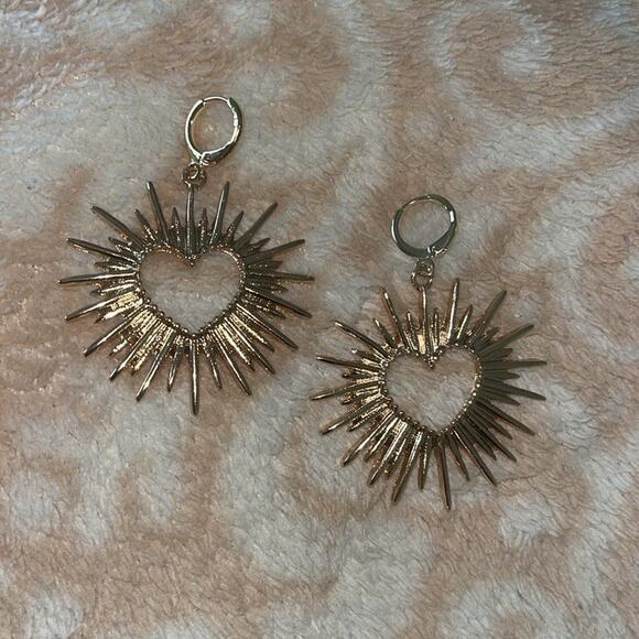 GORGEOUS VIRGIN MARYS HEART Gold Drop Dangle Earrings - Picture 4 of 9